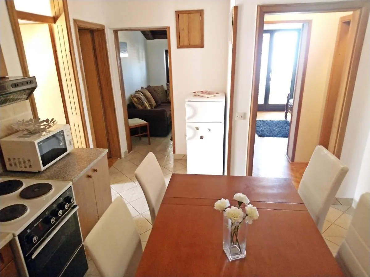 Vila Radic - Affordable Stay By The Beach Trogir 0*,  Chorvatsko